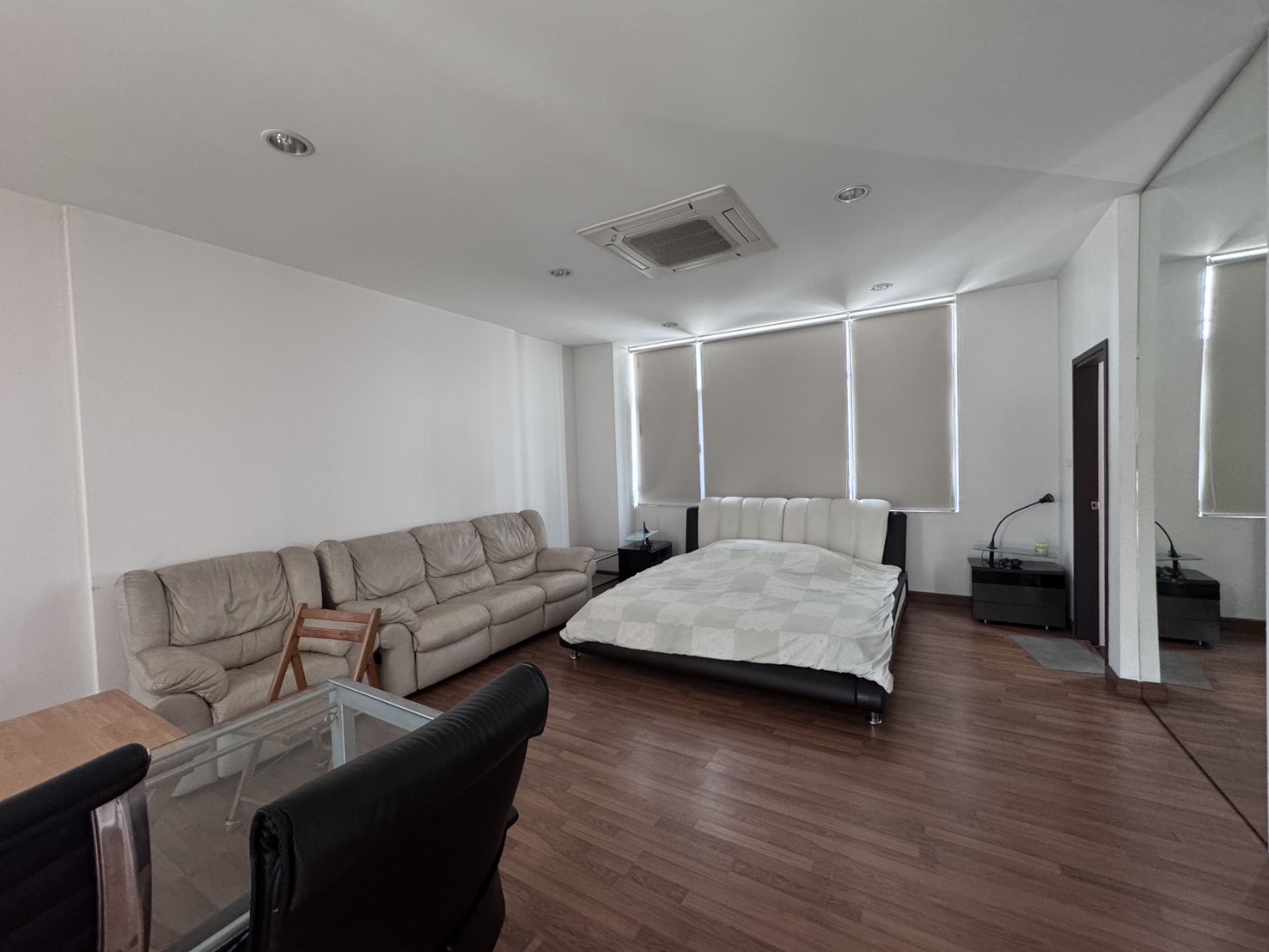 Home Office LM000774