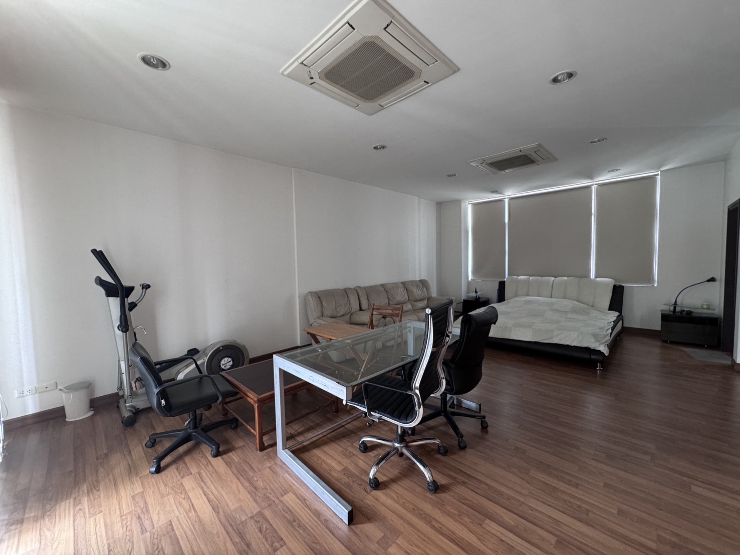 Home Office LM000774