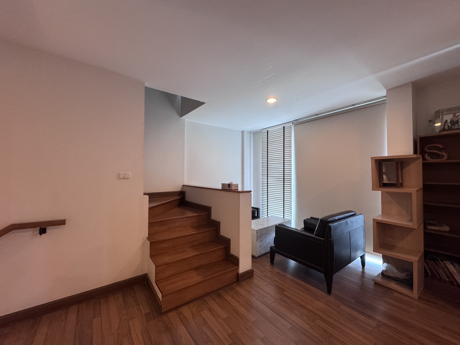 Home Office LM000774