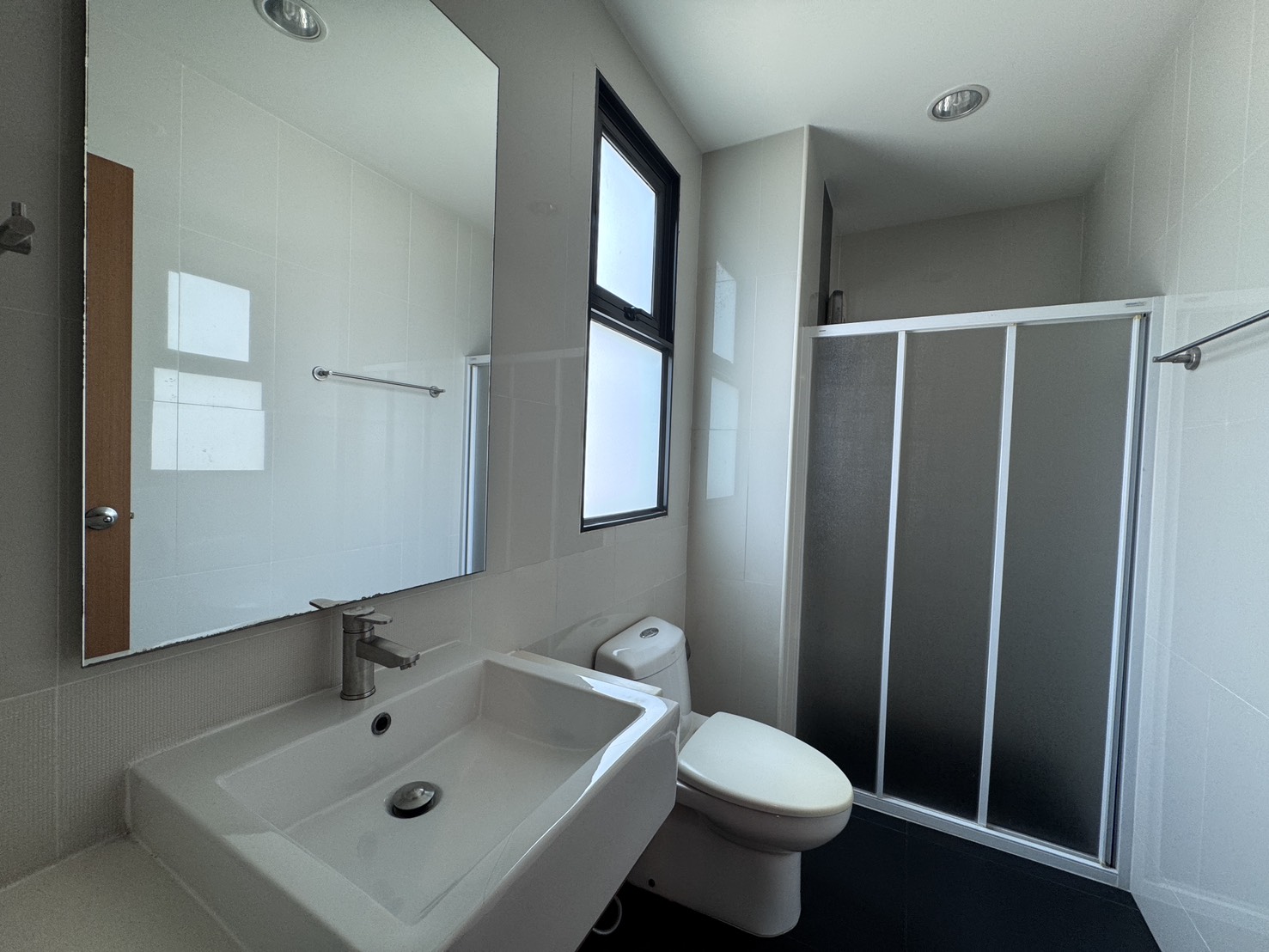 Home Office LM000774
