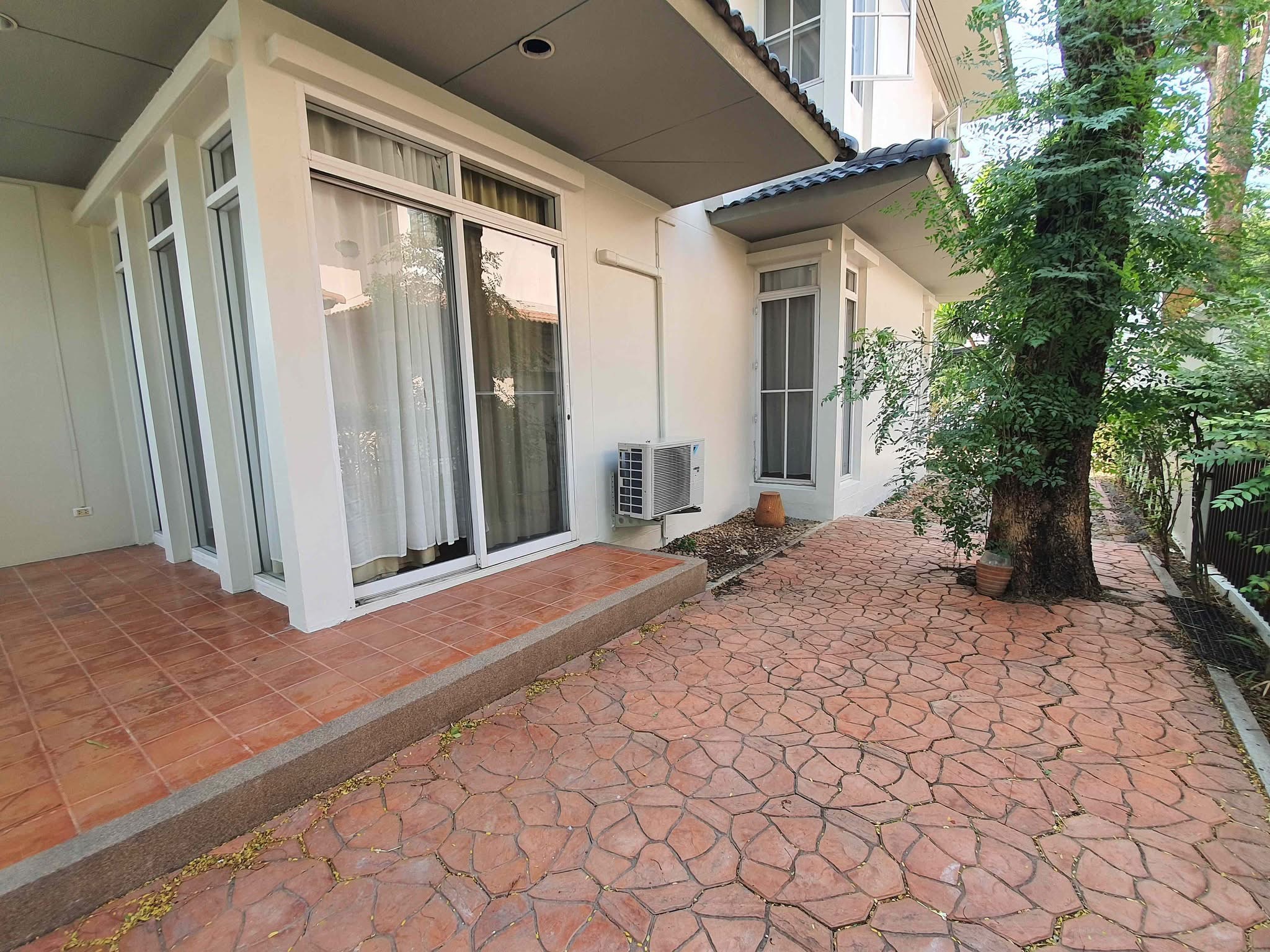 House LM000806