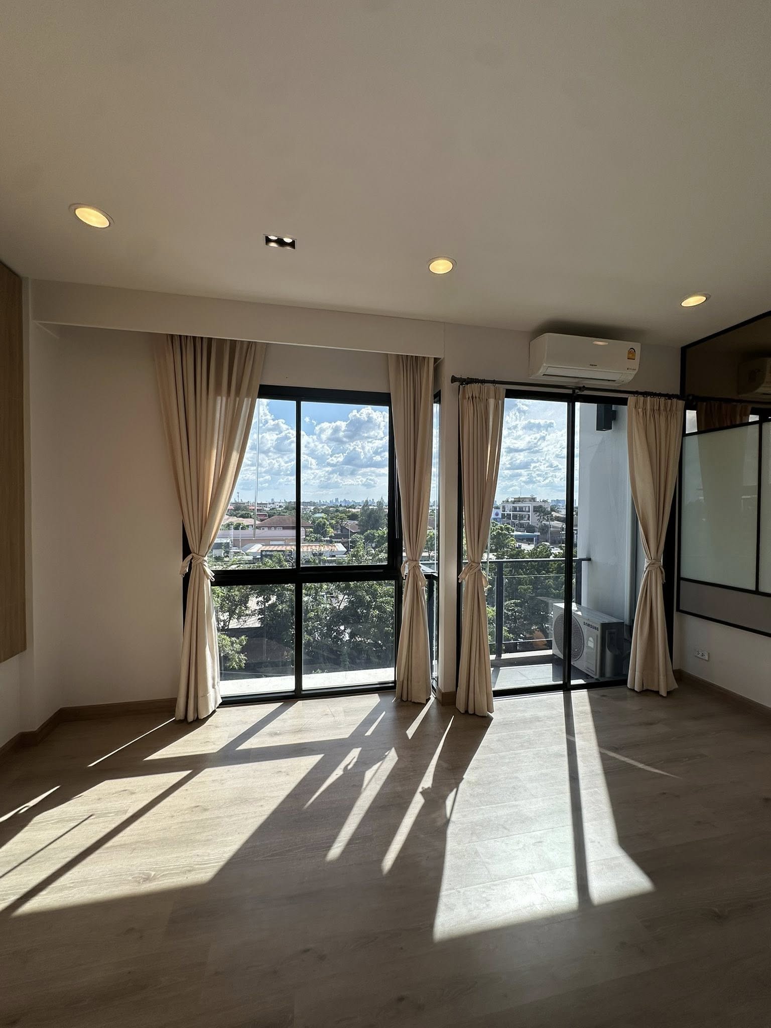 Home Office LM000838