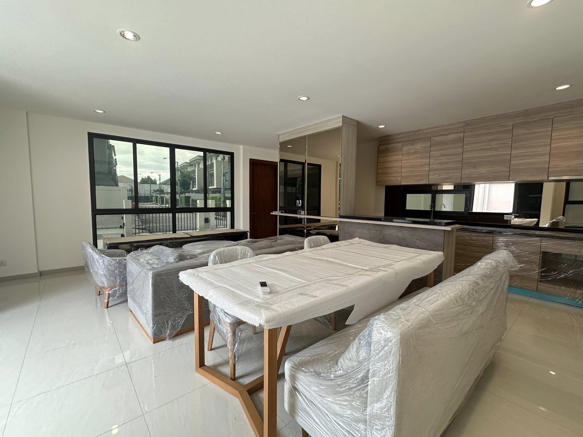 House LM000841