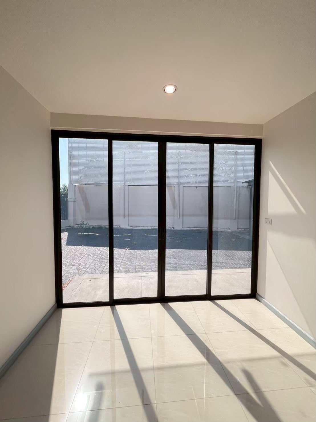 House LM000841