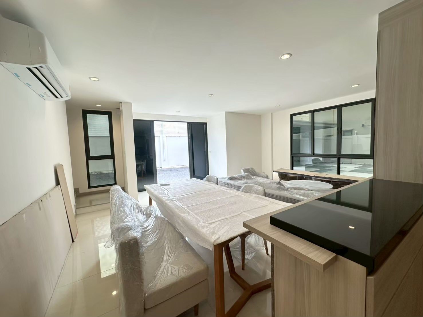 House LM000841