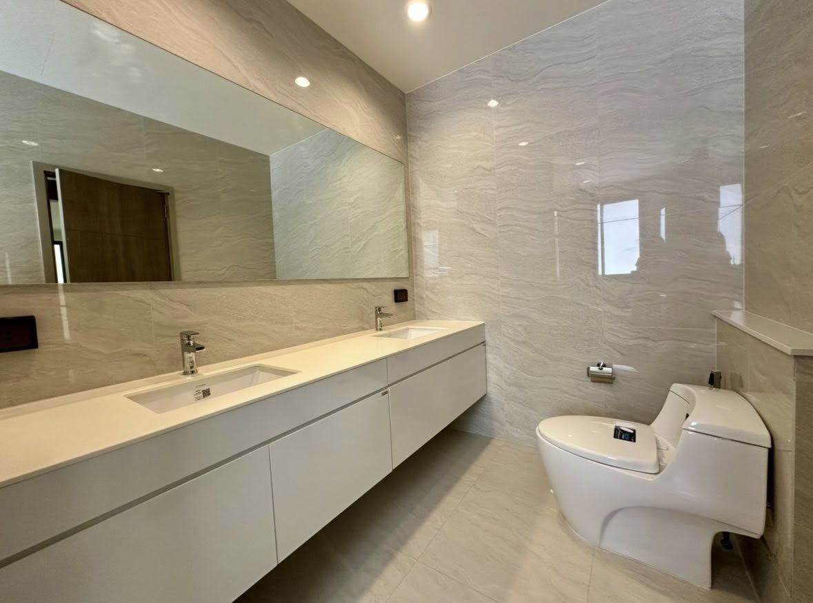 House LM000841