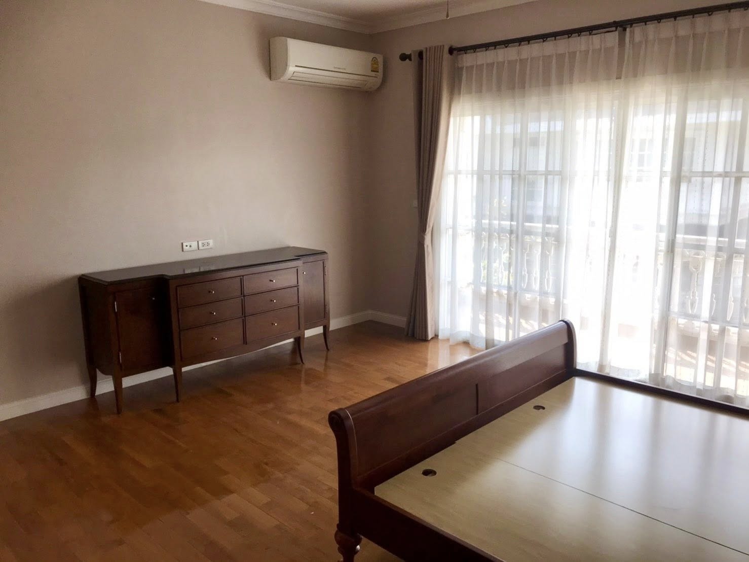 House LM000857
