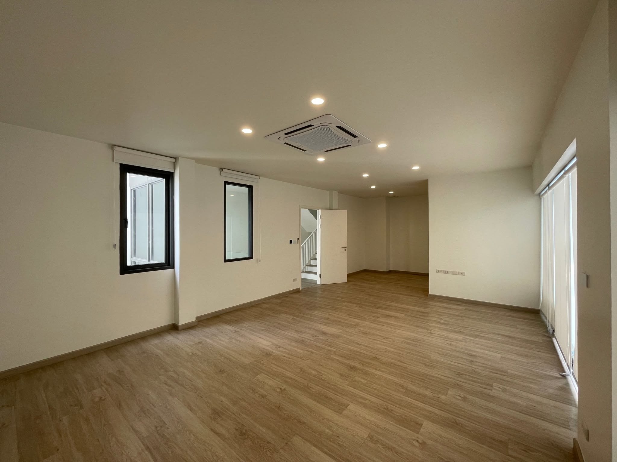 Home Office LM000876