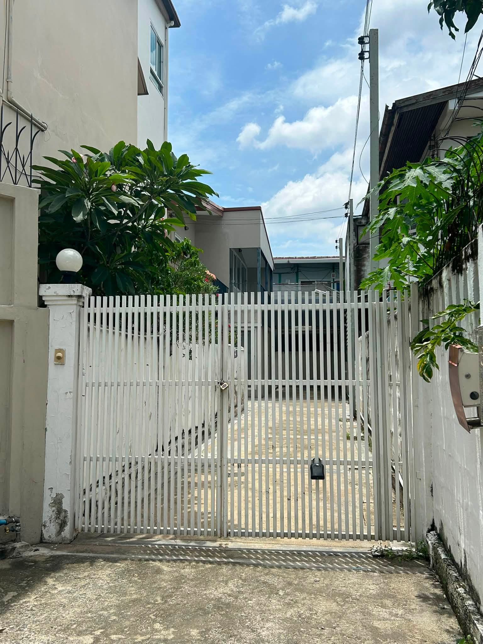 House LM000880