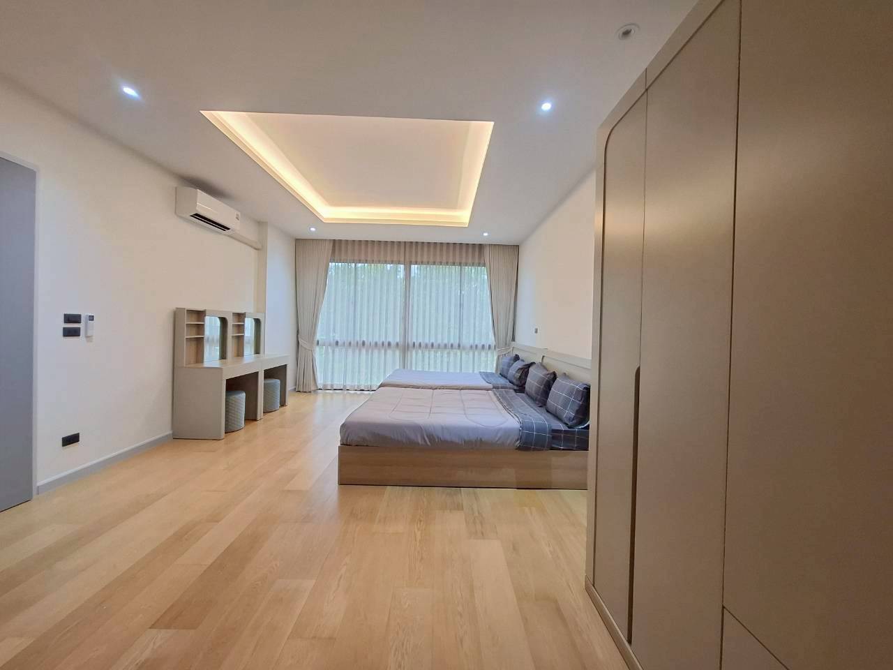 Home Office LM000892
