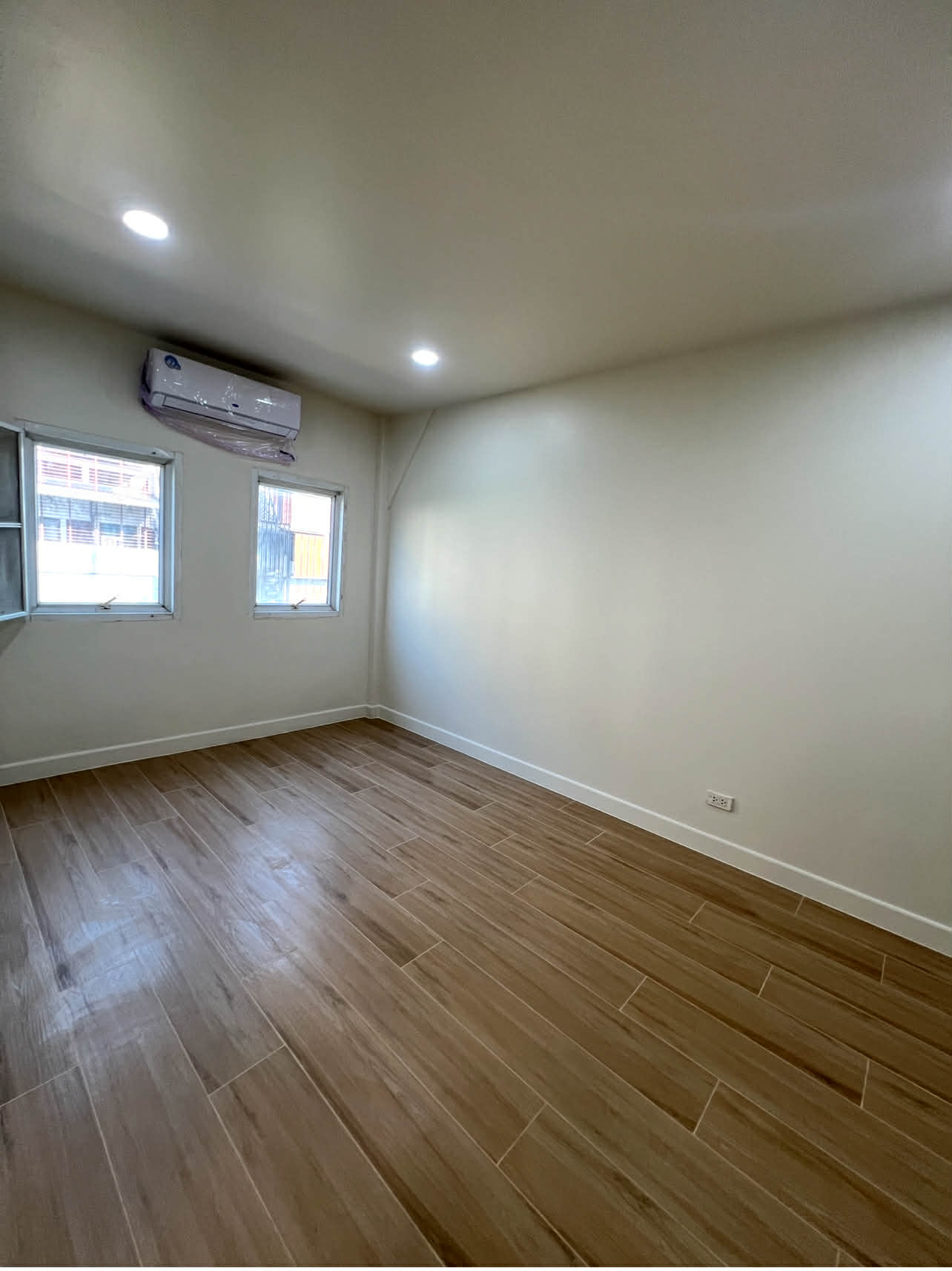 Home Office LM000897