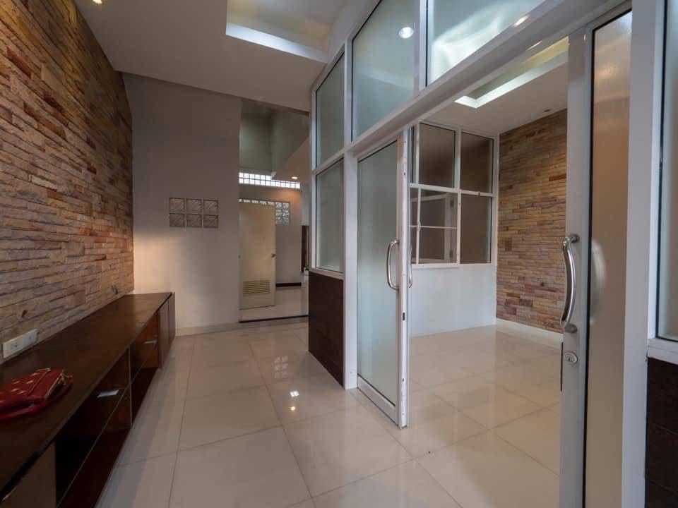 Home Office LM000912