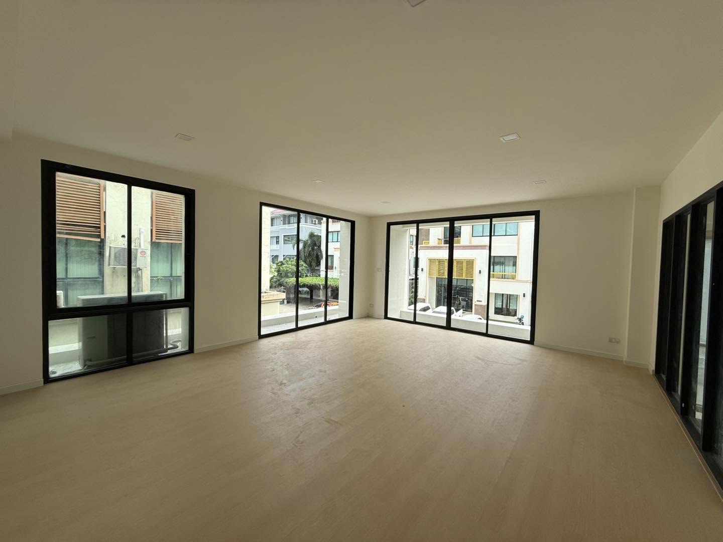 Office LM000913