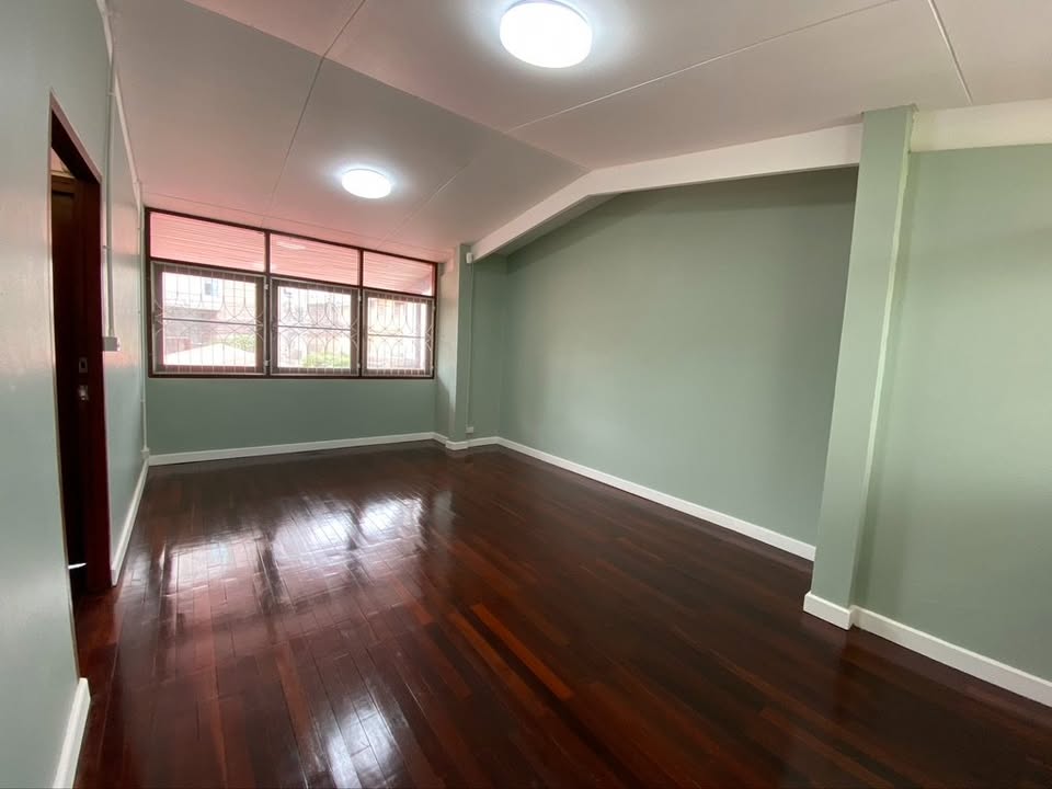 Home Office LM000929